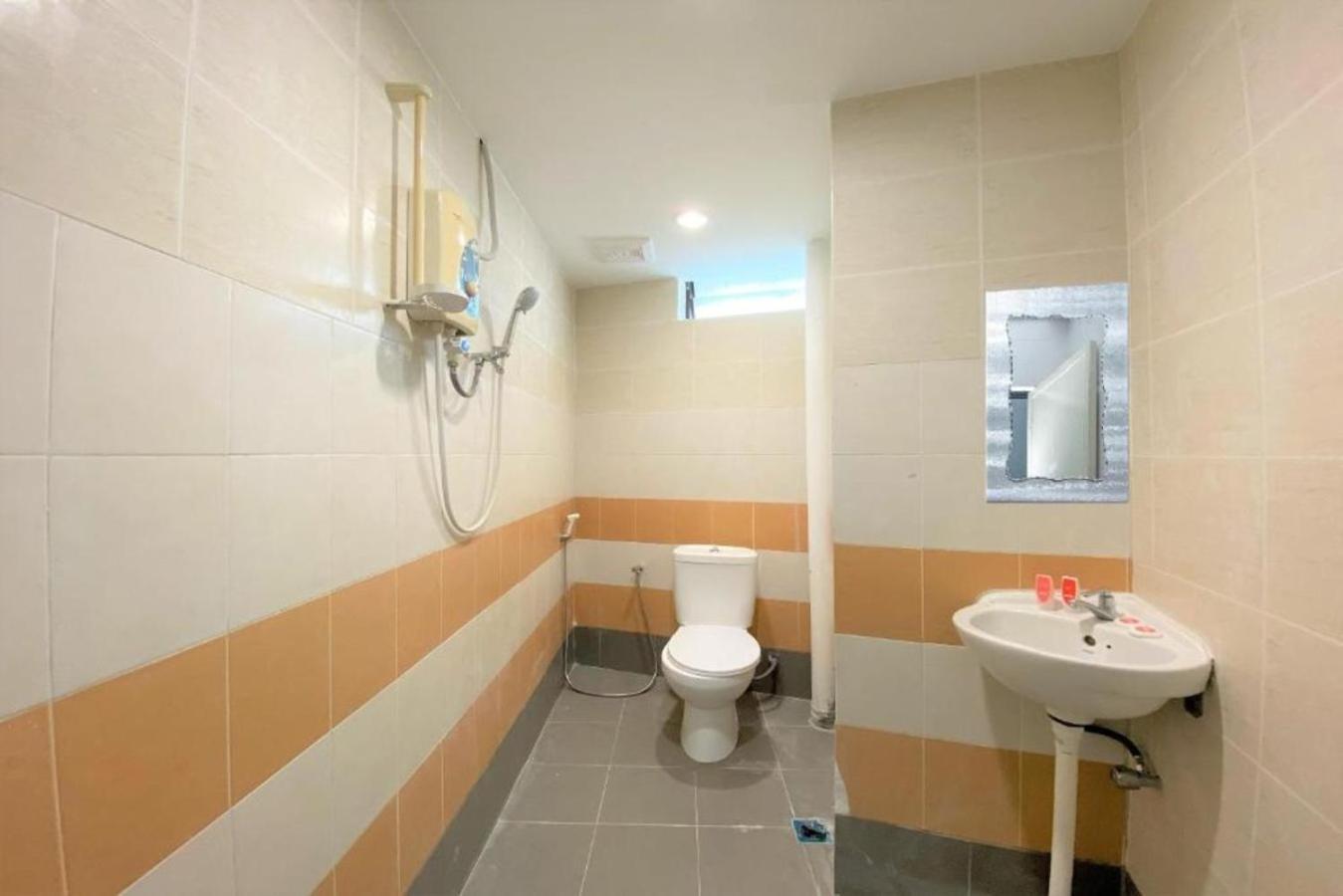 B Hotel Penang George Town Exterior foto